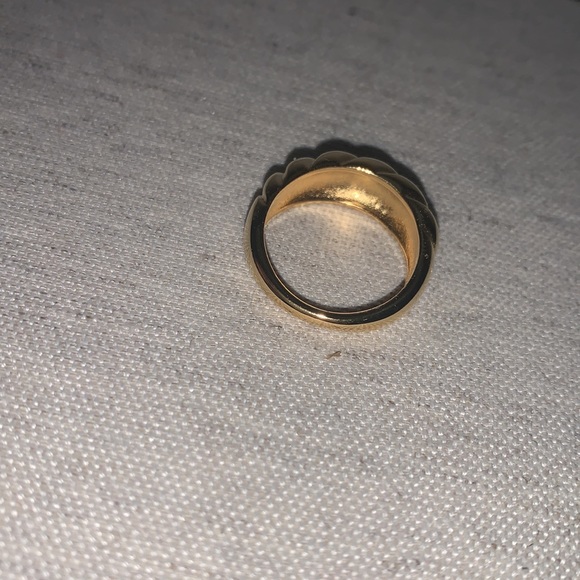 Croissant Shaped Gold Ring - Picture 3 of 5